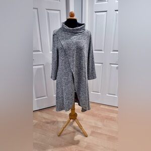 Neiman Marcus Gray Wrap/Poncho, size L